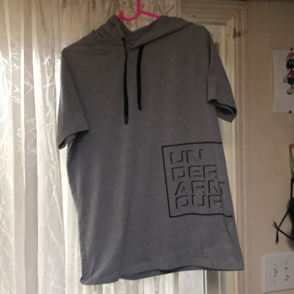 UnderArmour shortsleeved hood